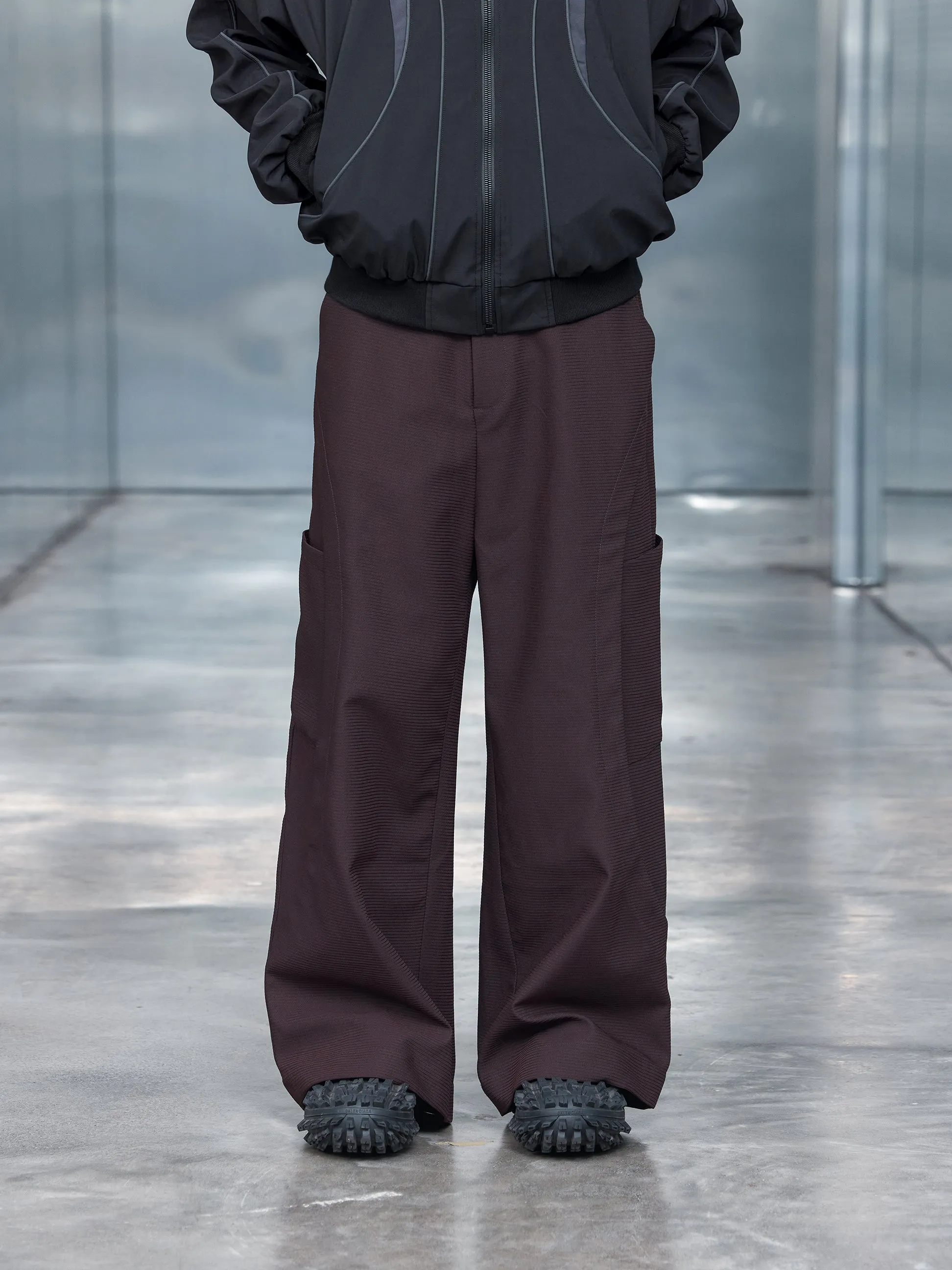 Curved Pleated Pocket Casual Pants