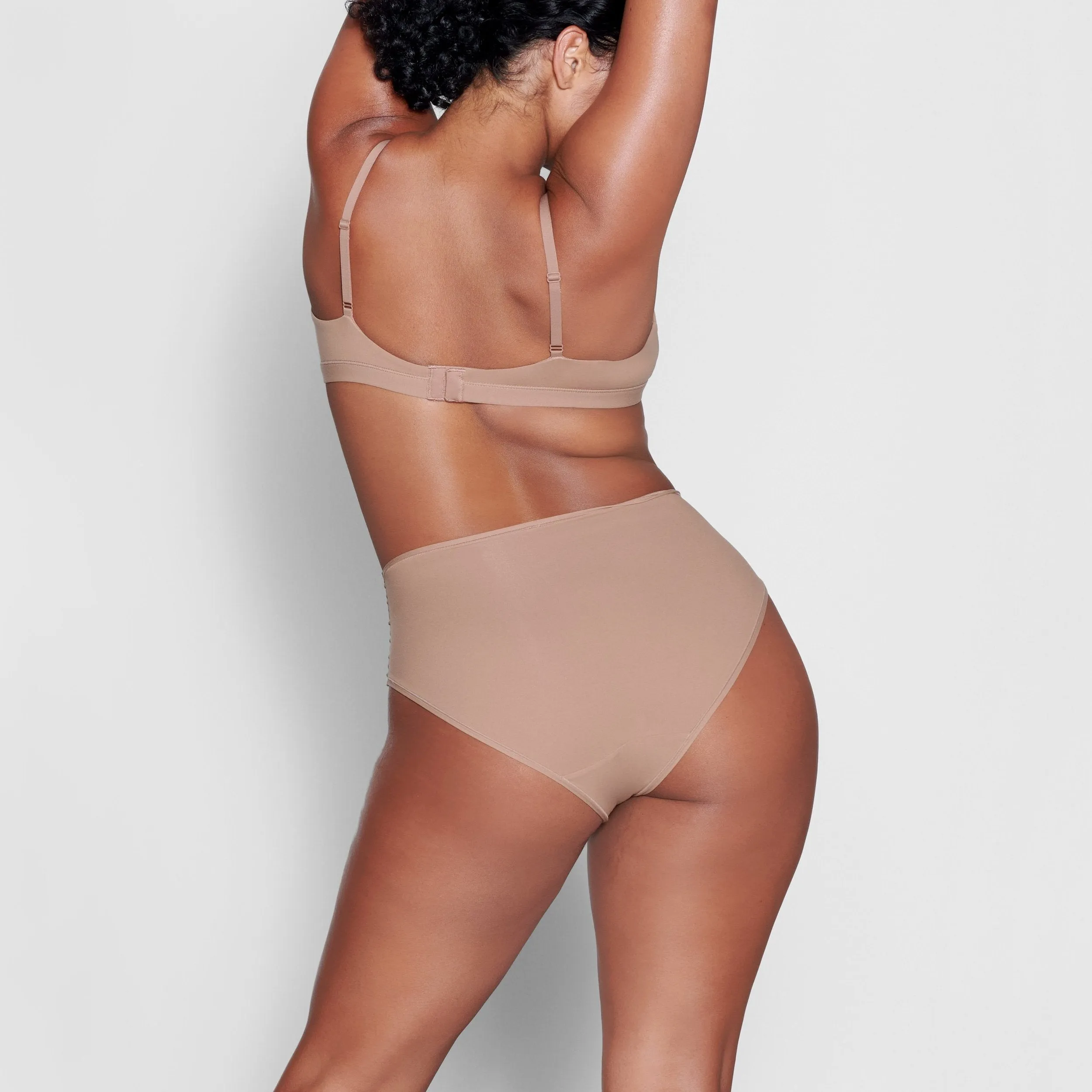 FITS EVERYBODY CROSSOVER BRALETTE | SIENNA